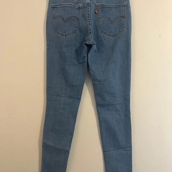 Levi's Light Blue Women's Skinny Jeans - Picture 5 of 11